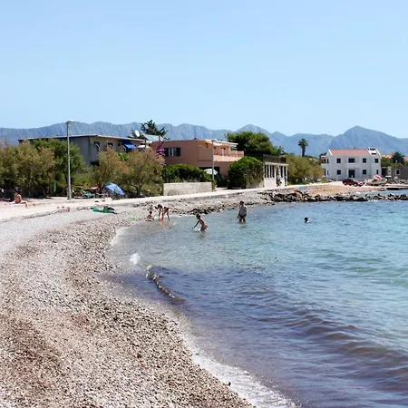 Studio 6852a Apartment