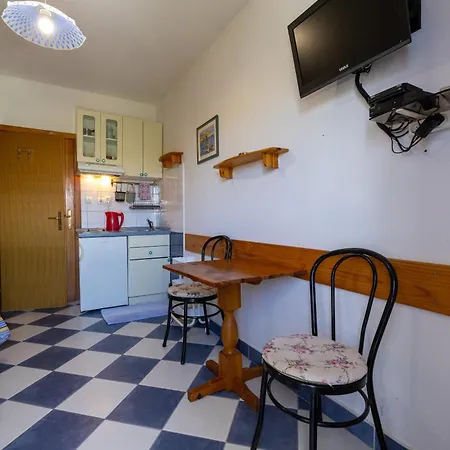 Studio 6852a Apartment