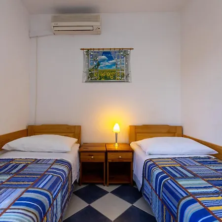 Studio 6852a Apartment *