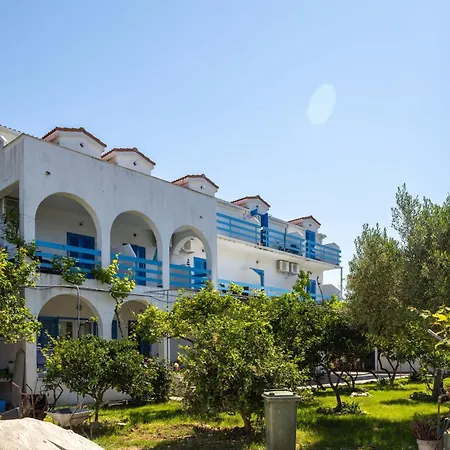 Studio 6852a Apartment *